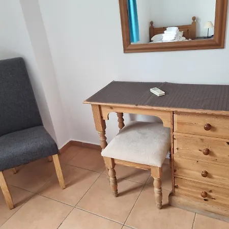 Paphos Holiday Home Дом отдыха