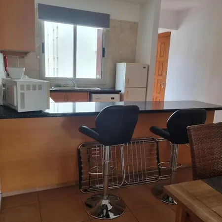 Paphos Holiday Home Дом отдыха Пафос