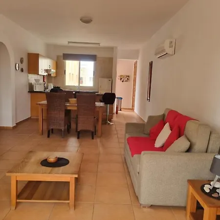 Paphos Holiday Home Дом отдыха *