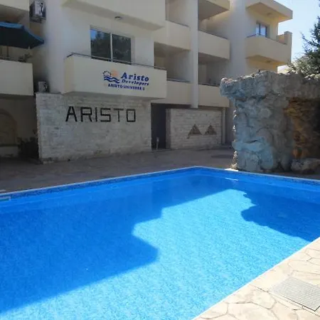 Paphos Holiday Home * Пафос
